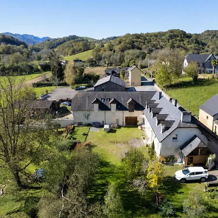 Le Domaine De Lineeha Bed & Breakfast
