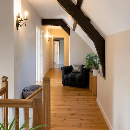 Le Domaine De Lineeha Bed & Breakfast Pareac